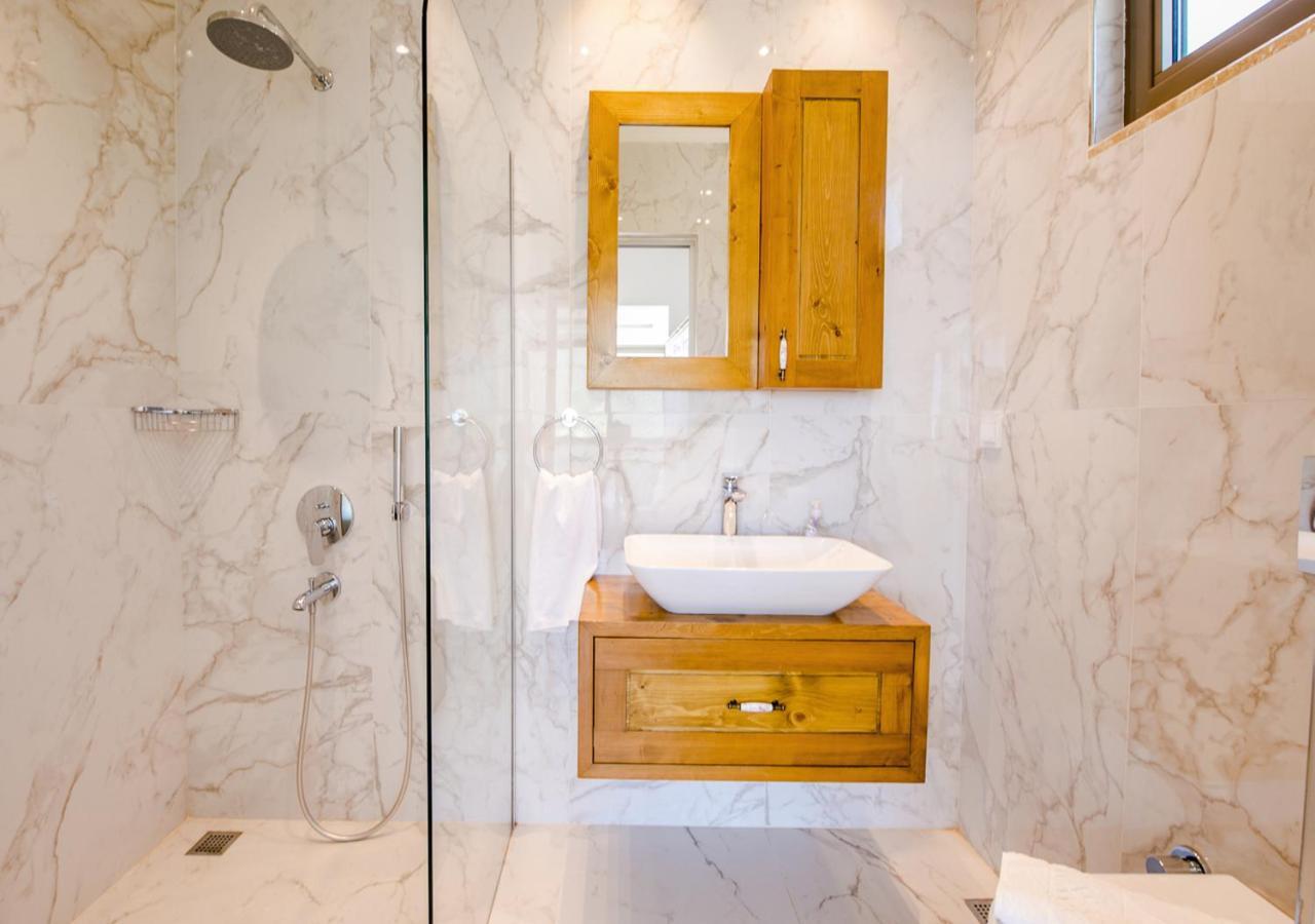 Villa 1 Sleeps 2 Honeymoon Isolated Infinity-Villa Orkide Uzumlu  エクステリア 写真